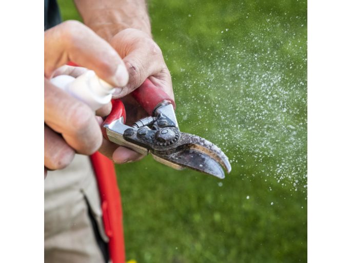 FELCO 981 habzó tisztító spray metszőollóhoz, gyanta és beszáradt növényi nedv oldására, 70 gramm