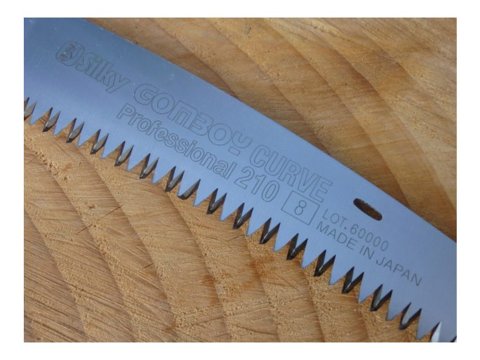 Silky Gomboy Curve 210-8 ívelt pengéjű összecsukható japán húzófűrész 650-es pengesugárral